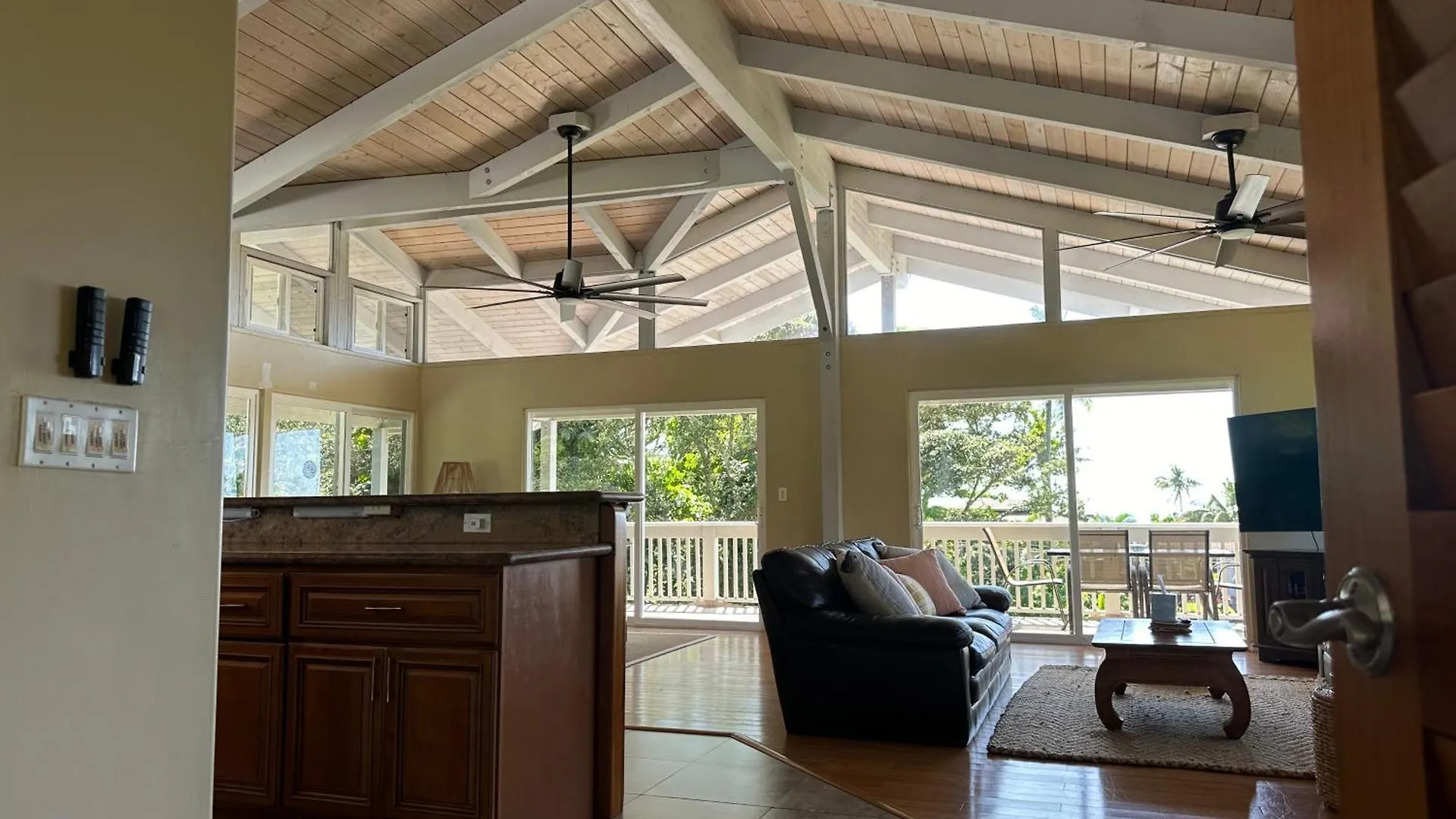 Ocean Views, Indoor And Outdoor Brilliance! Villa Haleiwa