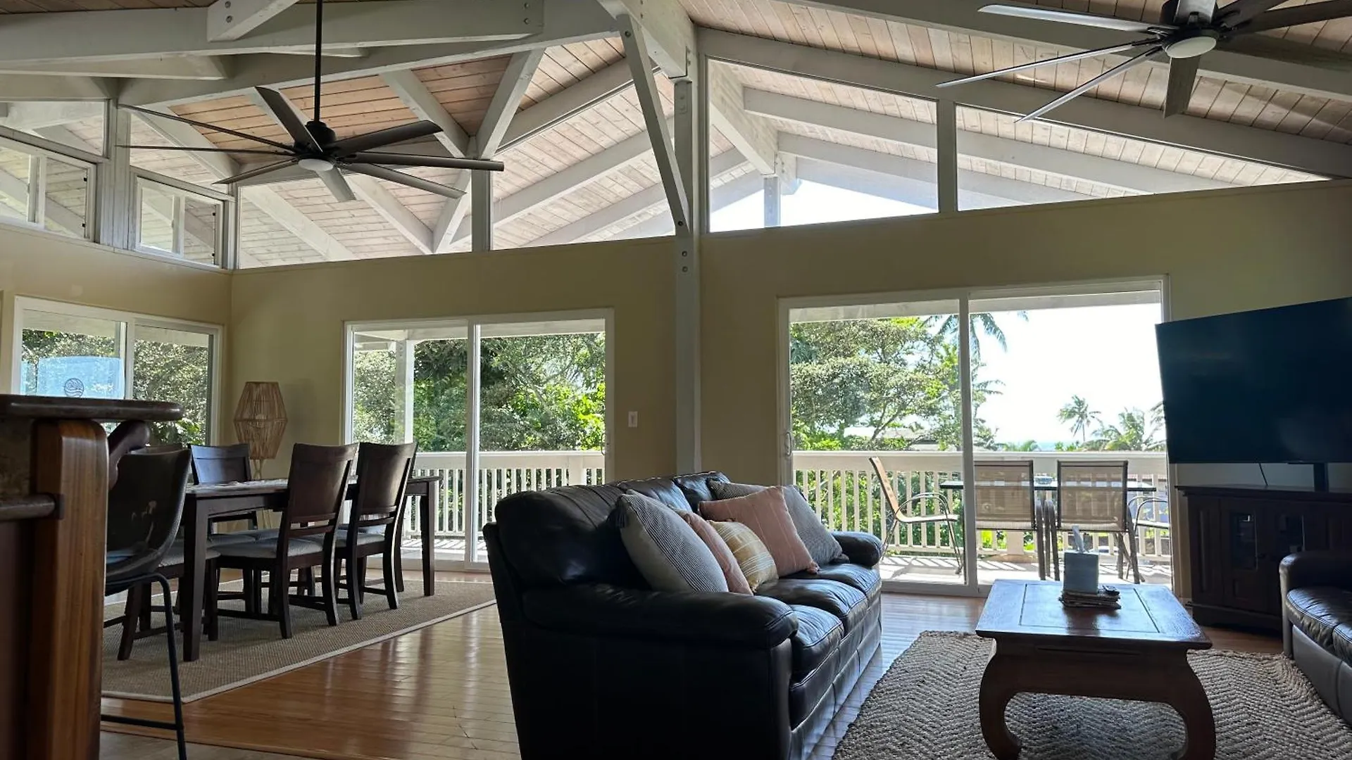Ocean Views, Indoor And Outdoor Brilliance! Villa Haleiwa