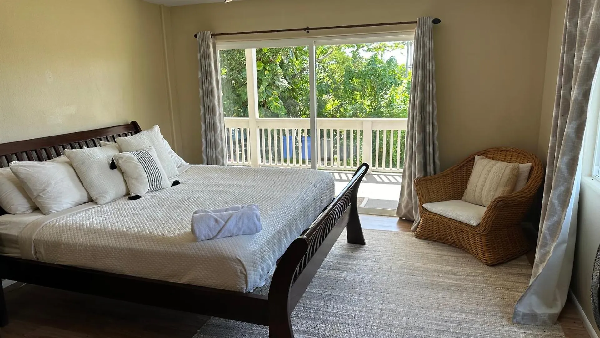 Ocean Views, Indoor And Outdoor Brilliance! Villa Haleiwa